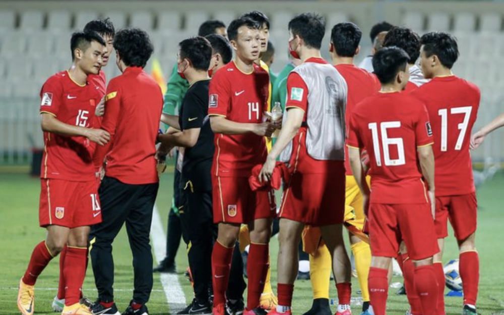 西班牙六台嘉宾Fran Garrido在节目中为莱万辩护，他表示莱万近期数据一般是因为巴萨整体的表现下滑。